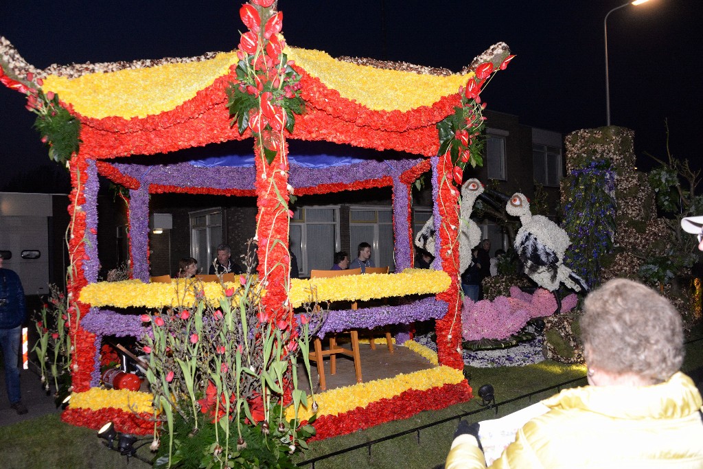 ../Images/Verlicht bloemencorso 2018 008.jpg